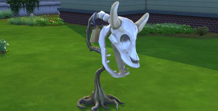 The Sims 4 - Cow Plant spitting out a Sim